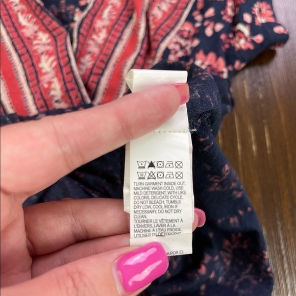 Lucky‎ Brand Pull Over Top Size Small - Picture 12 of 14